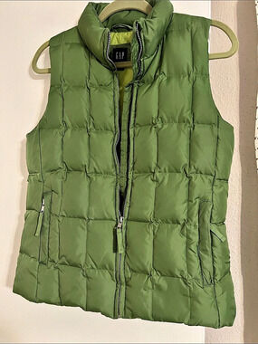 Y2K Gap Quilted Puffer Vest in Green Size Small